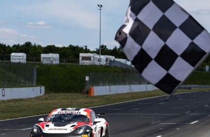 US-amerikanischer Rennfahrer Tim Horrell überwindet körperliche Einschränkungen im (Foto: GTC Race/Alexander Trienitz)