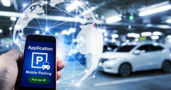 Smart Parking: Intelligente Technologien für eine bessere Parkraumnutzung (Foto: AdobeStock - 247355101 Vittaya 25)